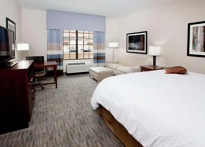 Hampton Inn & Suites Chapel Hill Carrboro Downtown