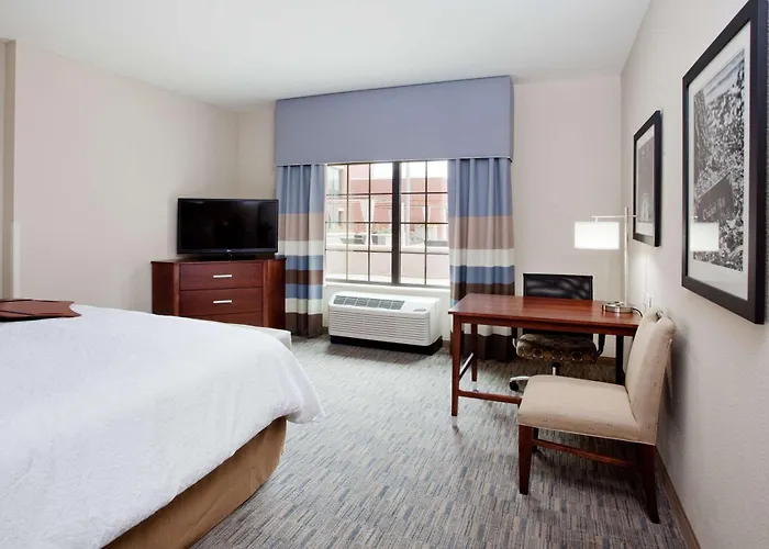 Hampton Inn & Suites Chapel Hill Carrboro Downtown